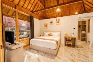 Bima Ubud-Designer Villa Room King Bed & Work Desk