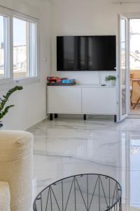 LEUKO by Hostinous