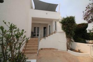 Townhouse near the sea with plenty of sunlight