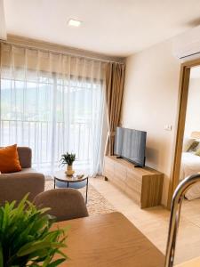 Modern 1BR Mountain View Pool Sauna Wi-Fi