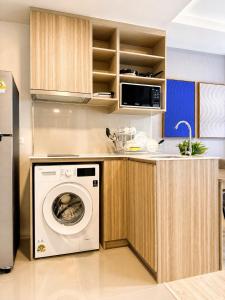 Modern 1BR Mountain View Pool Sauna Wi-Fi