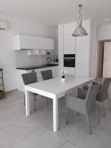 Apartment Crikvenica mit Terrasse