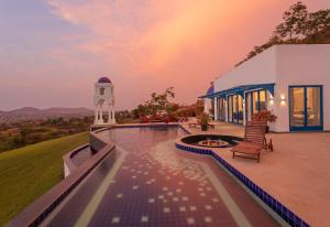 StayVista at Villa Santora with BBQ, Infinity Pool