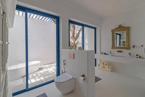 StayVista at Villa Santora with BBQ, Infinity Pool