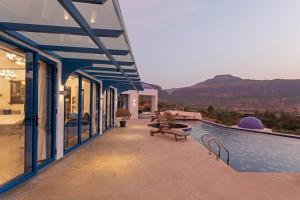 StayVista at Villa Santora with BBQ, Infinity Pool