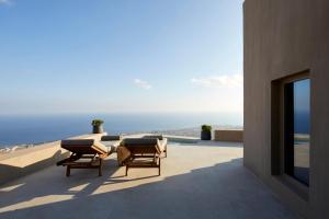 Santorini Sky, The Lodge