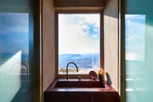 Santorini Sky, The Lodge