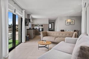 Suite 414 Modern Living, Big Terrace & Sea Views