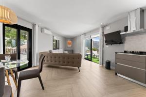 Suite 414 Modern Living, Big Terrace & Sea Views