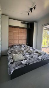 Mazuria Park domki, podgrzewany basen, jacuzzi i sauna w cenie by Nestri