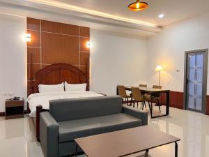 Wood Castle Hotel Vientiane