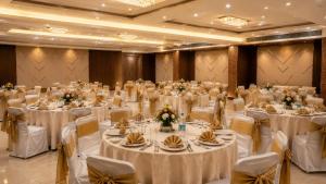 Crestmont Sunshine Hotel