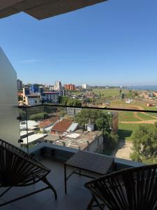 Bello y Cómodo Apartamento con Vista a la Playa en Edificio Vivo Costanera con Parking