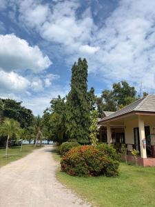 Chaithalay Khanom Resort