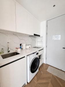 Studio Apartment by Sunshine Beach