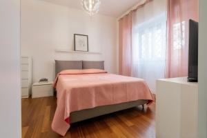 Ground Floor Patio near Vatican, 2 Bed 2 Bath