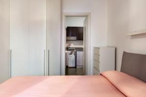 Ground Floor Patio near Vatican, 2 Bed 2 Bath