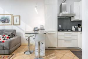 Ground Floor Patio near Vatican, 2 Bed 2 Bath