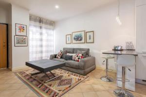 Ground Floor Patio near Vatican, 2 Bed 2 Bath