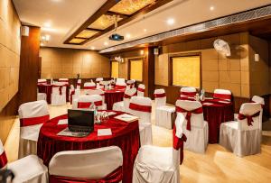 Crestmont Admire Hotel