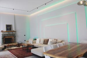 Elite Mansion Tirana - Heated Pool & SPA - 9BR