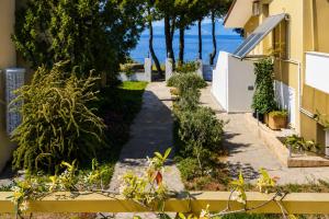 Helios Seafront Villa Rachoni - 3 bedrooms 7 guests