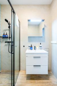 Prague Days - One Bedroom Apartment with Workspace and 200Mbps WiFi