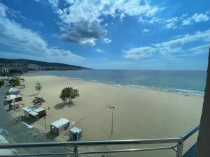 Beachfront Apartment with Panoramic Sea View Sunny Beach