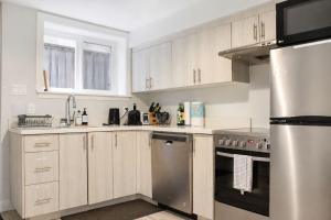 Kitsilano 2BR Near UBC & Beach Sleeps 5