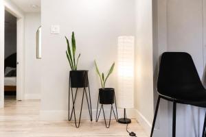 Kitsilano 2BR Near UBC & Beach Sleeps 5