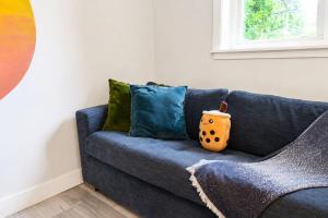 Kitsilano 2BR Near UBC & Beach Sleeps 5