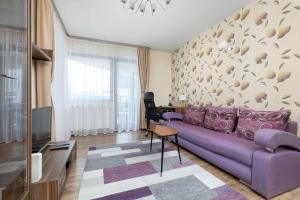 Spacious Apartment with a Workspace and Balcony near the Water Park by Noclegi Renters