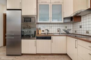 Spacious Apartment with a Workspace and Balcony near the Water Park by Noclegi Renters