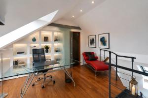 Luxury Two-Bedroom Penthouse with Terrace and AC