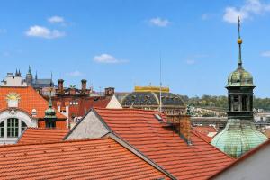 Luxury Two-Bedroom Penthouse with Terrace and AC