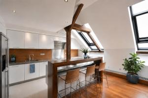 Luxury Two-Bedroom Penthouse with Terrace and AC