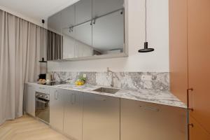 Chmielna Duo Luxury Apartments with Parking & Balcony, Warsaw City Centre by Renters Prestige
