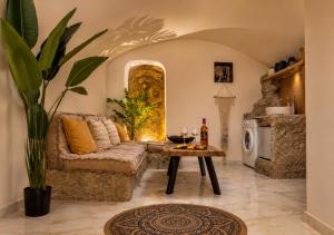 Ethnic Cave Suite