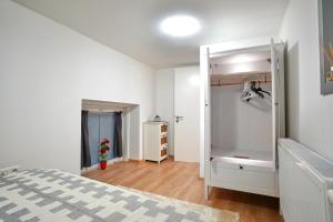 Spacious 2BR Steps from Metro, AC & Gated Parking
