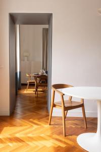 "Mirabello Apartment" 2 BDR AC, 2 BTH, 2nd floor, Exclusive Garage 600mt outside of LTZ, luggage-only elevator,Pedestrian Centre, city life