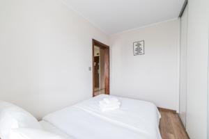 Garbary City Center Apartment by BookingHost