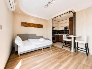 Garbary City Center Apartment by BookingHost