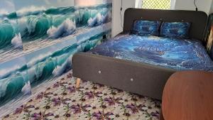 APPLE PARADISE, House of mirrors, self check-in, FREE PARKING near the Turiba University