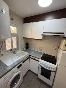 ESTUPENDO APARTAMENTO CÉNTRICO EN PRIMERA LINEA DE PLAYA CON VISTAS AL CASTILLO Y AIRE ACONDICiONADO