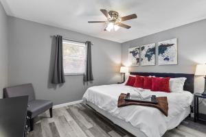 Luxurious 2-Bedroom Abode with Elevated Comforts Near Main Street
