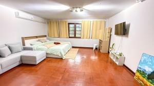 City center room with mountain view