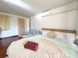 City center room with mountain view