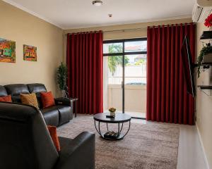 SmileJA Luxury Escape Gated complex close to airport