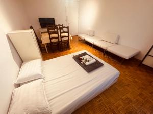 Lake side city center Apt in friendly area