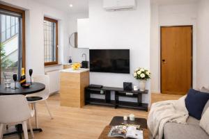 Elegant and Peaceful Apartment in EUR - Fully Renovated with Balcony